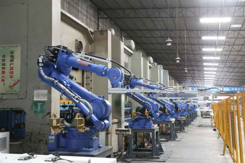 Intelligent production line for large central air conditioners scaled