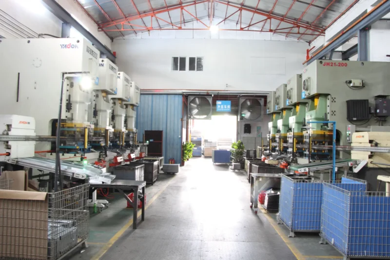 Oven housing smart production line