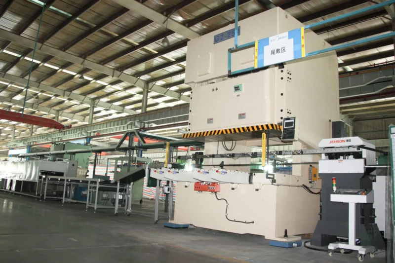 Electric pressure cooker cover intelligent production line