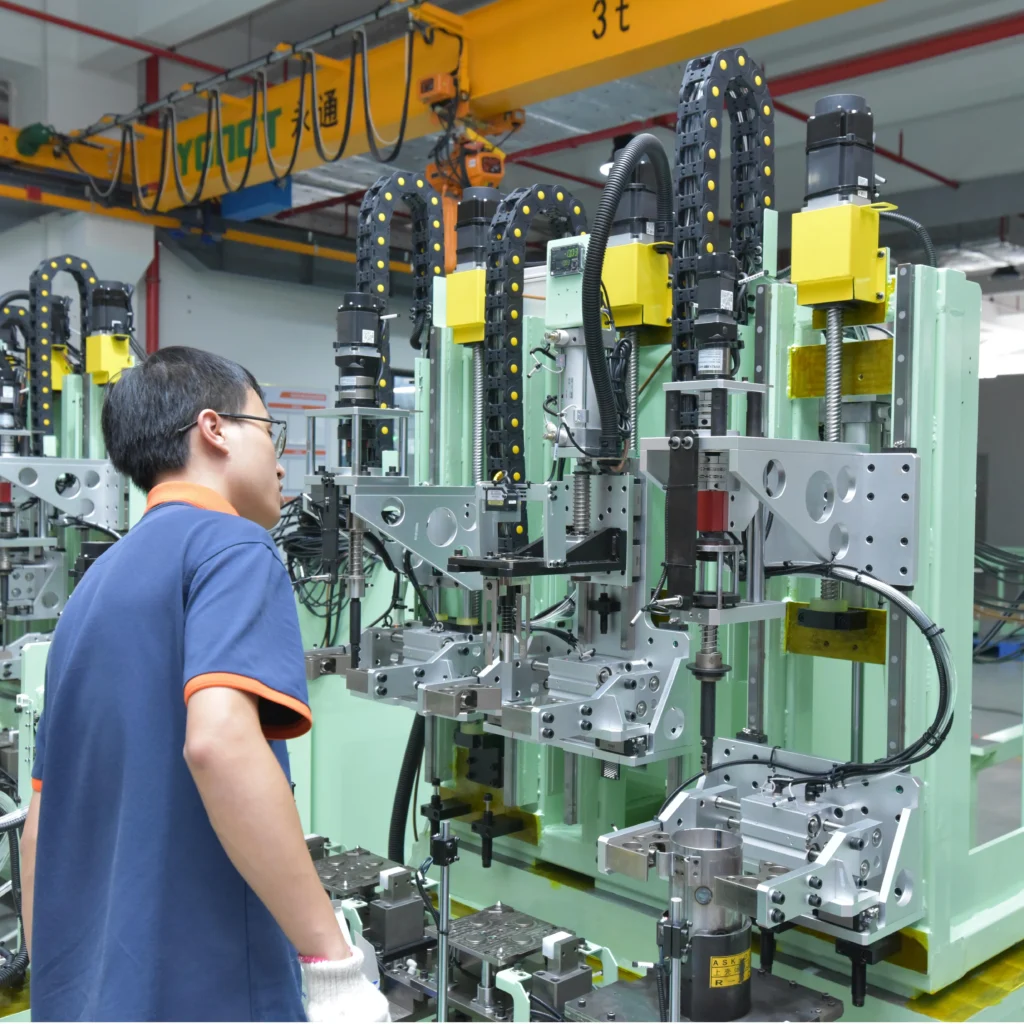 Maquinaria automatizada en la fabricación Maquinaria automatizada en la fabricación